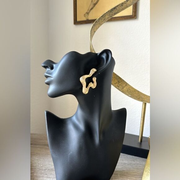 Gold Wave Earrings - Picture 3 of 3